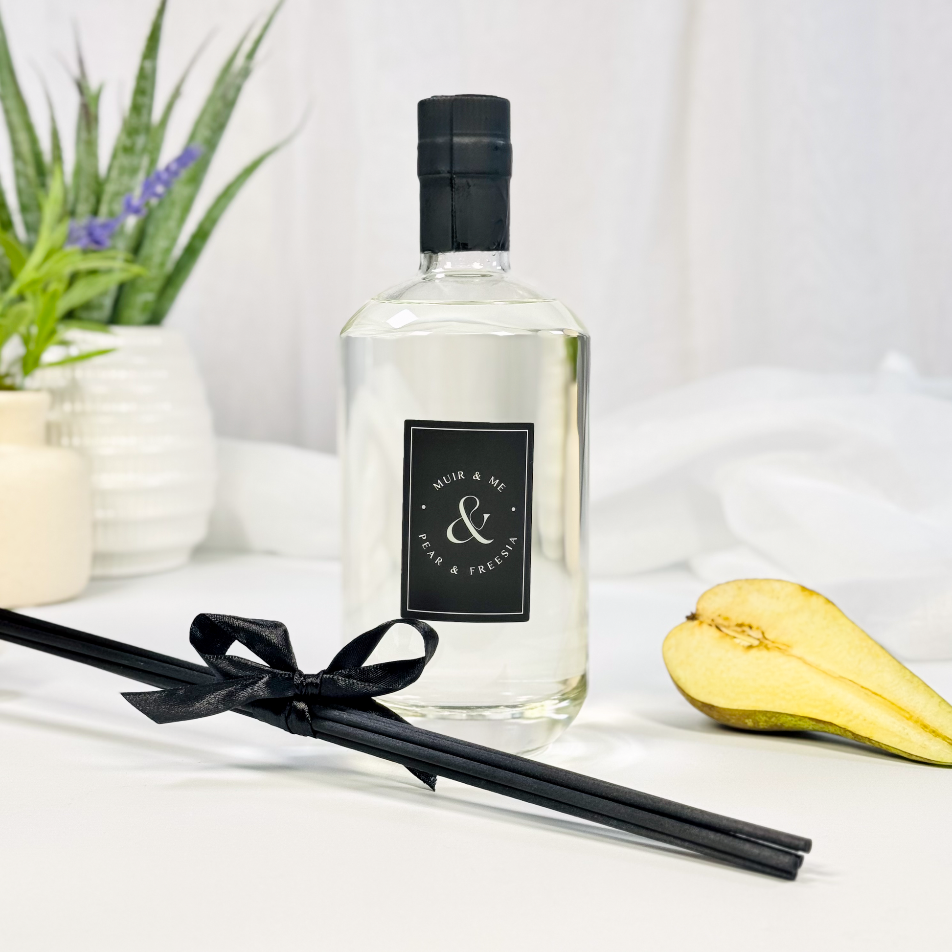 Pear & Freesia 700ml Reed Diffuser